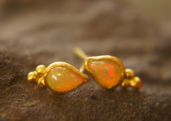 24k gold opal studs//artisan gold opal studs//drop opal studs//gold opal Earrings//24k gold earrings//opal gold studs//handmade gold studs