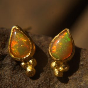 24k gold opal studs//artisan gold opal studs//drop opal studs//gold opal Earrings//24k gold earrings//opal gold studs//handmade gold studs