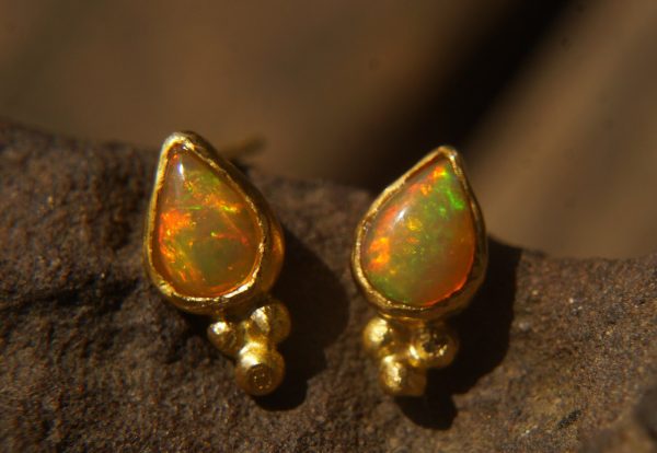 24k gold opal studs//artisan gold opal studs//drop opal studs//gold opal Earrings//24k gold earrings//opal gold studs//handmade gold studs