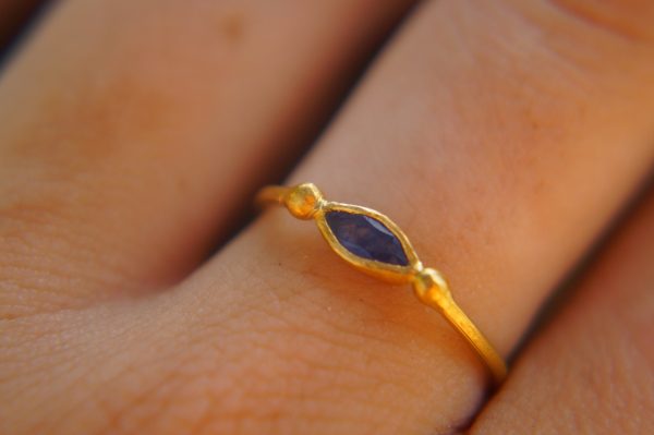 24k gold blue sapphire ring//artisan sapphire ring//blue sapphire 24k ring//24k gold hand made sapphire ring//artisan gold sapphire ring