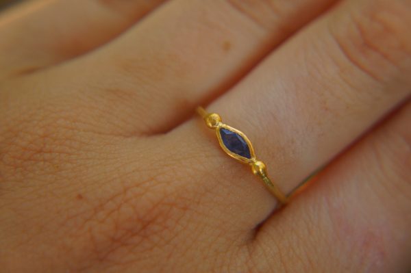 24k gold blue sapphire ring//artisan sapphire ring//blue sapphire 24k ring//24k gold hand made sapphire ring//artisan gold sapphire ring