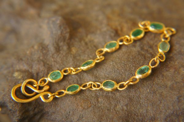 24k gold emerald bracelet//24k bracelet//emerald gold bracelet//24k emerald charm bracelet//handmade gold bracelet//artisan emerald bracelet