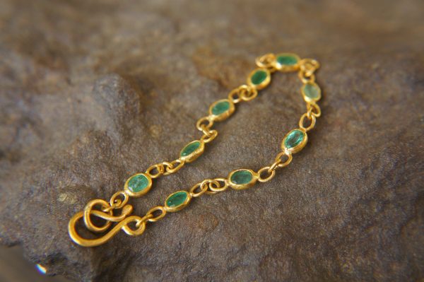 24k gold emerald bracelet//24k bracelet//emerald gold bracelet//24k emerald charm bracelet//handmade gold bracelet//artisan emerald bracelet