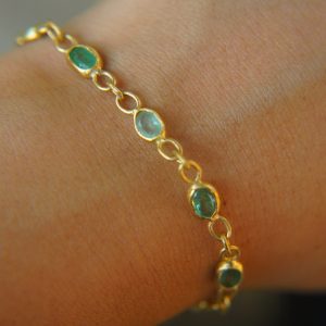 24k gold emerald bracelet//24k bracelet//emerald gold bracelet//24k emerald charm bracelet//handmade gold bracelet//artisan emerald bracelet