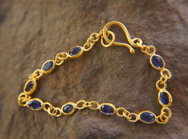 24k gold blue sapphire bracelet//24k bracelet//sapphire gold bracelet//24k sapphire charm bracelet//handmade gold bracelet//artisan bracelet