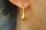 22k gold earrings//22k circle dangles//artisan gold dangle earrings//short dangle earrings//22k gold dome earrings//round dangle earrings