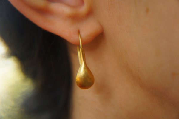 22k gold earrings//22k circle dangles//artisan gold dangle earrings//short dangle earrings//22k gold dome earrings//round dangle earrings