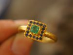 24k gold emerald and blue sapphire ring//multi stone gold ring//artisan 24k emerald and sapphire gold ring//24k emerald and sapphire ring