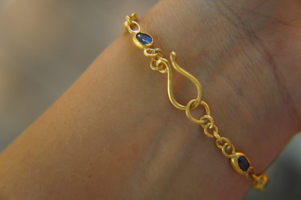 24k gold blue sapphire bracelet//24k bracelet//sapphire gold bracelet//24k sapphire charm bracelet//handmade gold bracelet//artisan bracelet