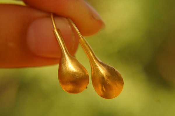 22k gold earrings//22k circle dangles//artisan gold dangle earrings//short dangle earrings//22k gold dome earrings//round dangle earrings