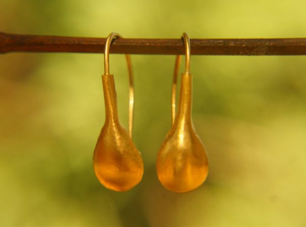 22k gold earrings//22k circle dangles//artisan gold dangle earrings//short dangle earrings//22k gold dome earrings//round dangle earrings
