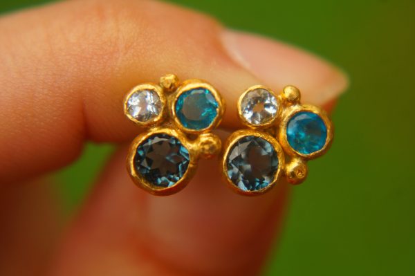 24k gold topaz and neon apatite studs//gold blue gems studs//topaz and apatite Earrings//blue and white topaz earrings//24k gold jewelry