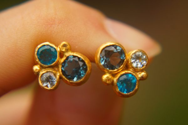 24k gold topaz and neon apatite studs//gold blue gems studs//topaz and apatite Earrings//blue and white topaz earrings//24k gold jewelry