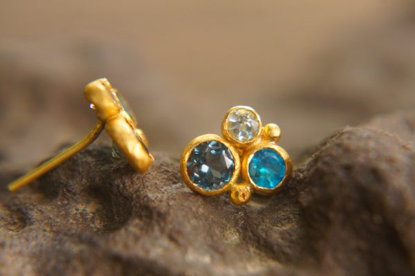 24k gold topaz and neon apatite studs//gold blue gems studs//topaz and apatite Earrings//blue and white topaz earrings//24k gold jewelry