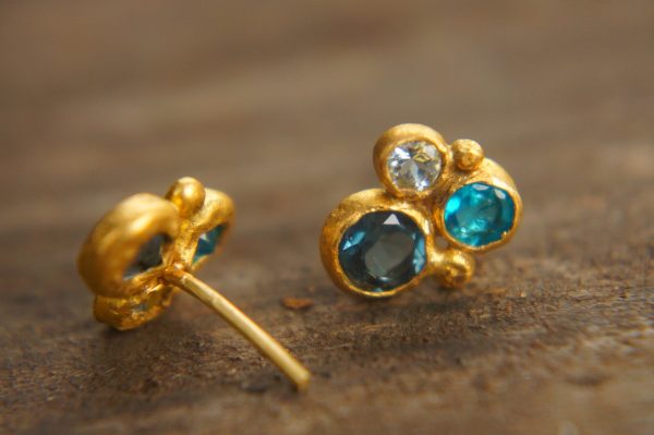 24k gold topaz and neon apatite studs//gold blue gems studs//topaz and apatite Earrings//blue and white topaz earrings//24k gold jewelry