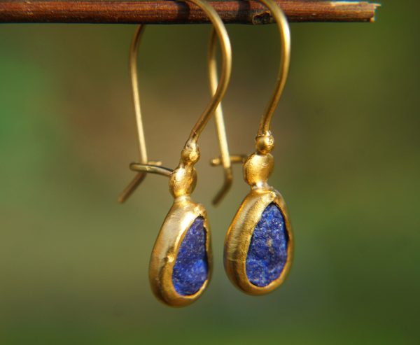 24k gold round lapis dangles//gold round lapis earrings//24k lapis dangles//artisan lapis earrings//gold lapis earrings//24k lapis dangles