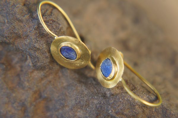 24k gold round lapis dangles//gold round lapis earrings//24k lapis dangles//artisan lapis earrings//gold lapis earrings//24k lapis dangles