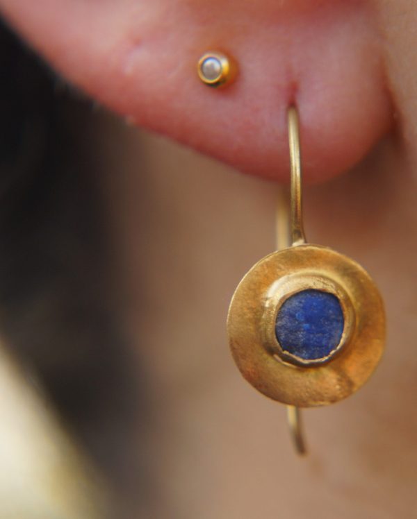 24k gold round lapis dangles//gold round lapis earrings//24k lapis dangles//artisan lapis earrings//gold lapis earrings//24k lapis dangles