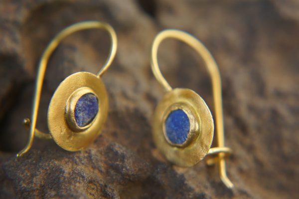 24k gold round lapis dangles//gold round lapis earrings//24k lapis dangles//artisan lapis earrings//gold lapis earrings//24k lapis dangles