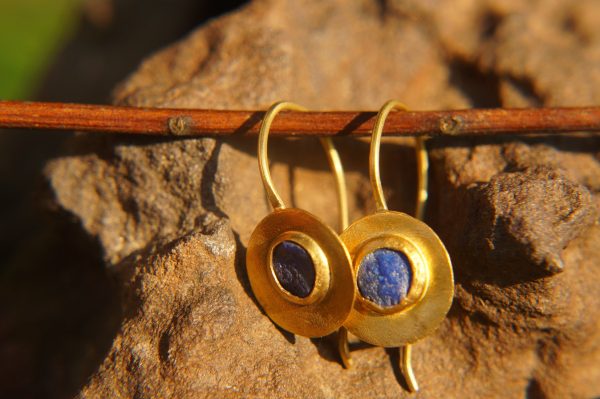 24k gold round lapis dangles//gold round lapis earrings//24k lapis dangles//artisan lapis earrings//gold lapis earrings//24k lapis dangles