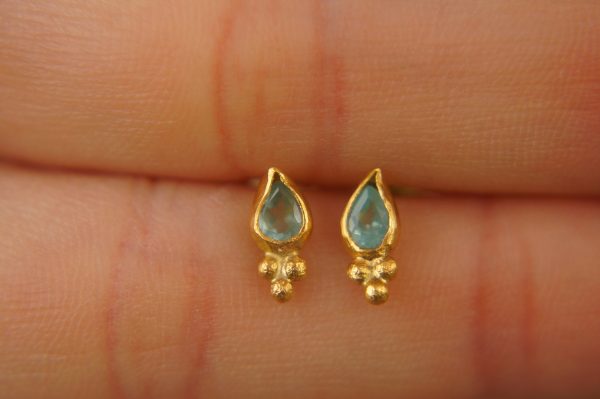 24k gold apatite studs//gold apatite earrings//24k gold blue gem studs//24k handmade Earrings//artisan apatite earrings//24k gold jewelry