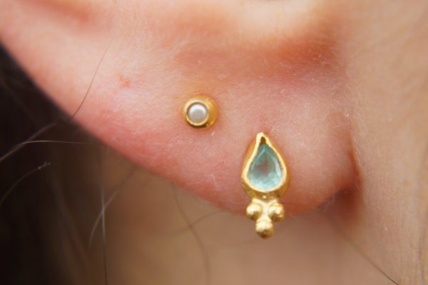 24k gold apatite studs//gold apatite earrings//24k gold blue gem studs//24k handmade Earrings//artisan apatite earrings//24k gold jewelry
