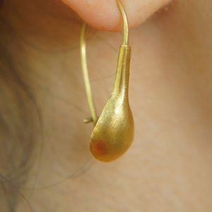 22k gold earrings//22k circle dangles//artisan gold dangle earrings//short dangle earrings//22k gold dome earrings//round dangle earrings