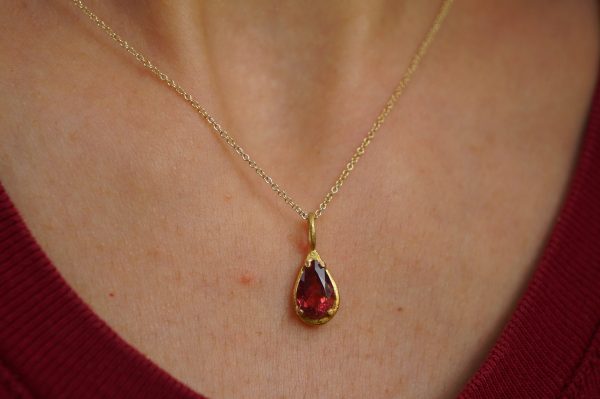 24k gold claws tourmaline pendant//drop pink tourmaline pendant//pink tourmaline gold chain//artisan tourmaline pendant//24k gold chain