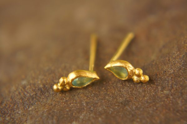 24k gold apatite studs//gold apatite earrings//24k gold blue gem studs//24k handmade Earrings//artisan apatite earrings//24k gold jewelry