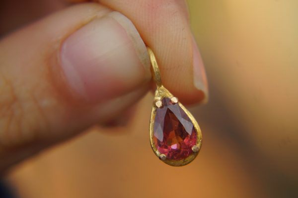 24k gold claws tourmaline pendant//drop pink tourmaline pendant//pink tourmaline gold chain//artisan tourmaline pendant//24k gold chain
