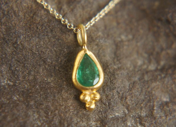 24k gold emerald pendant//artisan gold emerald pendant//24k emerald necklace//handmade emerald pendant//24k gold jewelry//gold emerald charm