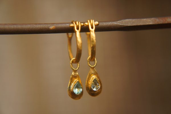 22k gold apatite hoops//gold apatite hoops//artisan gold apatite earrings//handmade artisan gold hoops//22k gold apatite earrings