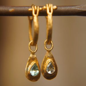22k gold apatite hoops//gold apatite hoops//artisan gold apatite earrings//handmade artisan gold hoops//22k gold apatite earrings