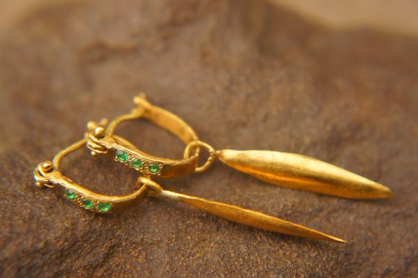 22k gold emerald hoops//gold leaf earrings//artisan emerald earrings//handmade gold hoops//22k emerald earrings//gold leaf hoops