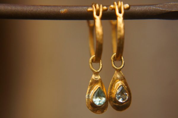 22k gold apatite hoops//gold apatite hoops//artisan gold apatite earrings//handmade artisan gold hoops//22k gold apatite earrings