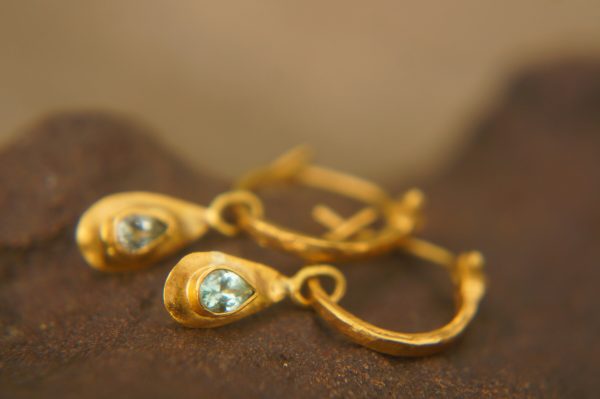 22k gold apatite hoops//gold apatite hoops//artisan gold apatite earrings//handmade artisan gold hoops//22k gold apatite earrings