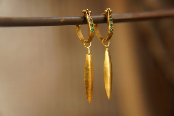22k gold emerald hoops//gold leaf earrings//artisan emerald earrings//handmade gold hoops//22k emerald earrings//gold leaf hoops
