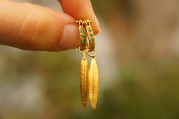 22k gold emerald hoops//gold leaf earrings//artisan emerald earrings//handmade gold hoops//22k emerald earrings//gold leaf hoops