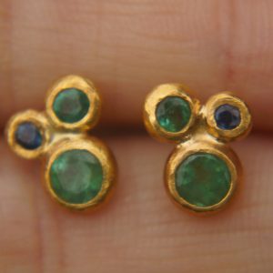 green emerald Studs//24k gold Earrings//green emerald and blue sapphire//gold stud earrings//22k gold earrings//raw emerald gold earring