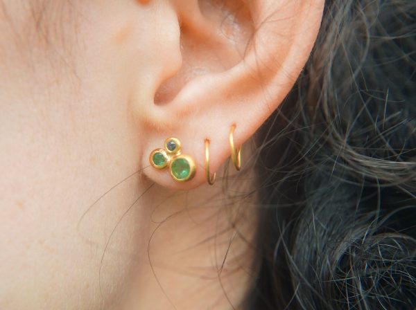 green emerald Studs//24k gold Earrings//green emerald and blue sapphire//gold stud earrings//22k gold earrings//raw emerald gold earring
