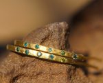 blue diamonds hoops set//18k gold diamonds earrings//18k gold blue tiny diamonds//artisan blue diamonds hoops//boho 18k gold diamond hoops