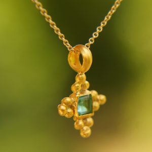 24k gold emerald pendant//artisan gold emerald pendant//24k emerald necklace//handmade emerald pendant//24k gold jewelry//gold emerald charm