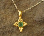 24k gold emerald pendant//artisan gold emerald pendant//24k emerald necklace//handmade emerald pendant//24k gold jewelry//gold emerald charm