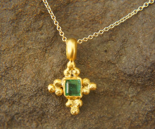 24k gold emerald pendant//artisan gold emerald pendant//24k emerald necklace//handmade emerald pendant//24k gold jewelry//gold emerald charm