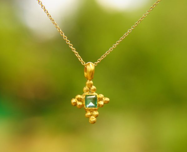 24k gold emerald pendant//artisan gold emerald pendant//24k emerald necklace//handmade emerald pendant//24k gold jewelry//gold emerald charm