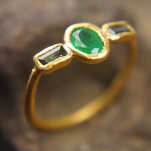 24k emerald and blue sapphire ring//artisan emerald ring//24k gold ring//24k gold sapphire ring//artisan 24k gold ring