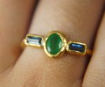 24k emerald and blue sapphire ring//artisan emerald ring//24k gold ring//24k gold sapphire ring//artisan 24k gold ring
