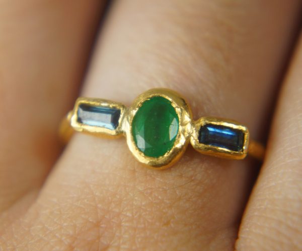 24k emerald and blue sapphire ring//artisan emerald ring//24k gold ring//24k gold sapphire ring//artisan 24k gold ring