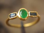 24k emerald and blue sapphire ring//artisan emerald ring//24k gold ring//24k gold sapphire ring//artisan 24k gold ring