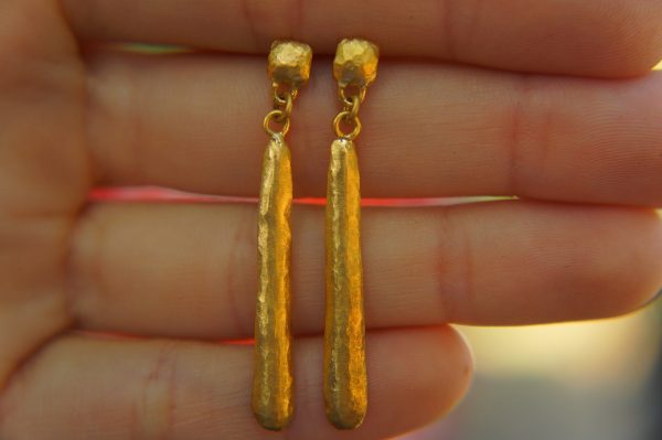 24K Gold Montana sapphire dangle earrings//24k gold sapphire and blue topaz drop Earrings//solid gold dangles//24k gold artisan jewelry
